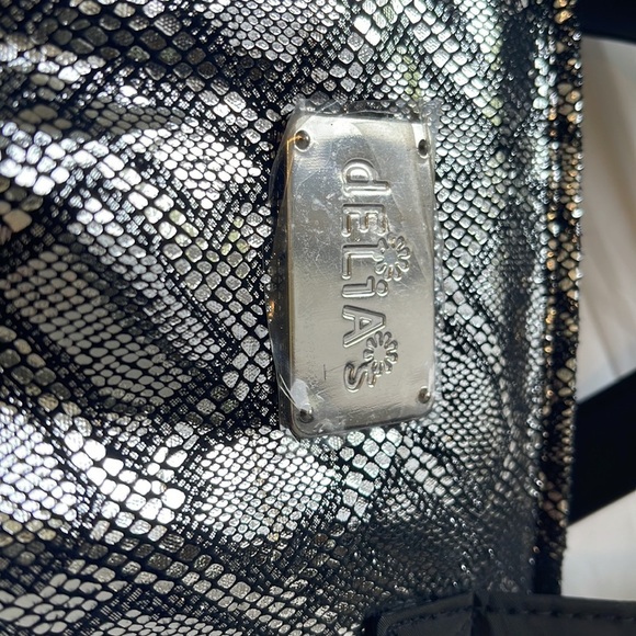 Delia’s black and silver faux snakeskin metallic vinyl zip lunch tote/ handbag - Picture 2 of 8